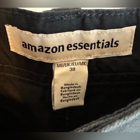 Amazon Essentials NWT size 38 shorts Navy. Inseam approximately 9 inches. Cargo! - Picture 4 of 6